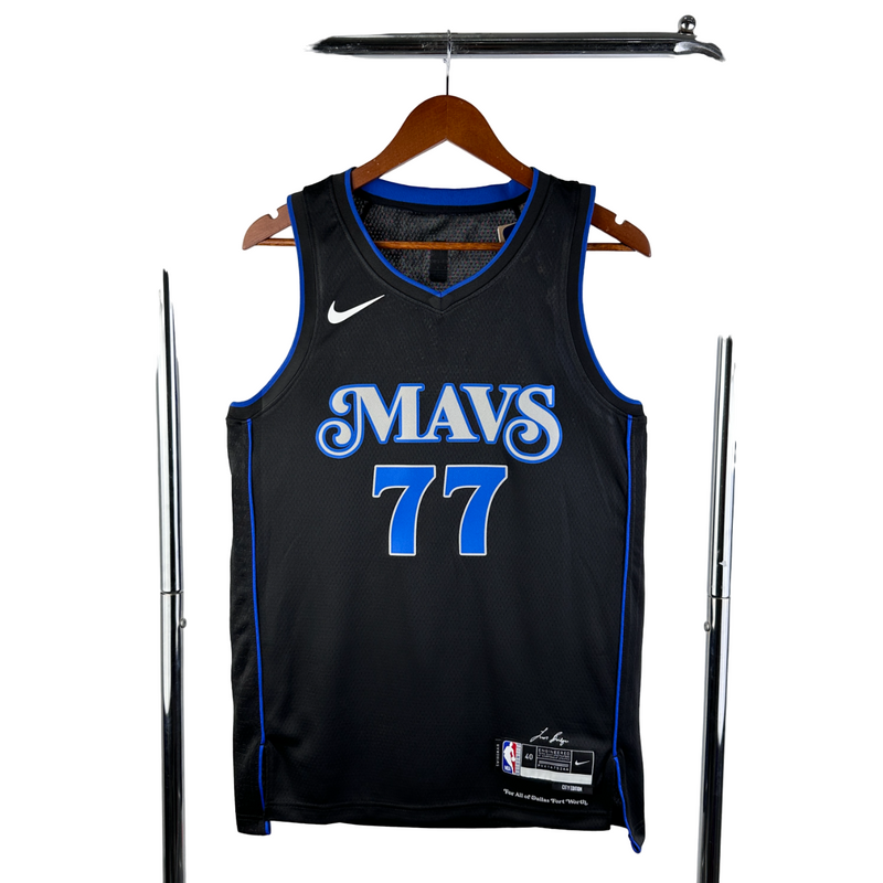 Regata NBA Dallas Mavericks Nike Authentic Doncic 77 - Preta