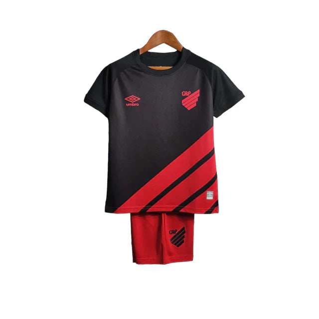 Kit Infantil Atlético Paranaense Away 23/24 - Umbro - Preta e vermelha